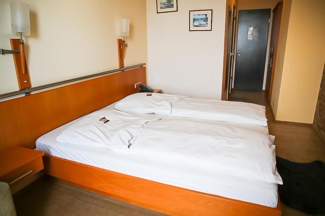 קלן Royal Inn מראה חיצוני תמונה
