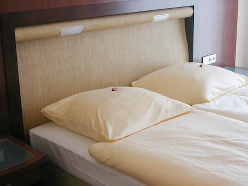 קלן Royal Inn מראה חיצוני תמונה
